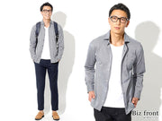 メンズシャツとインナーTシャツの重ね着オフィスカジュアルコーデ