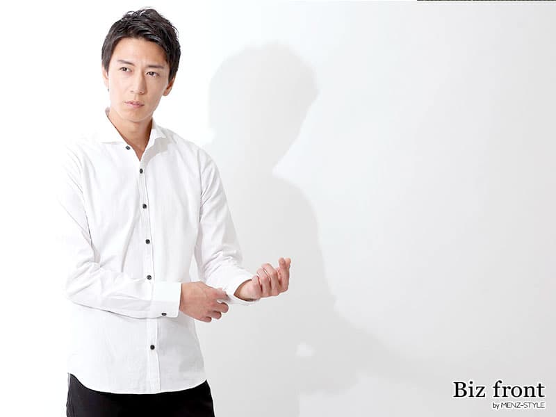 20代は着丈の短めスマートシャツ
