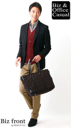 ベージュスラックスのコーデ例