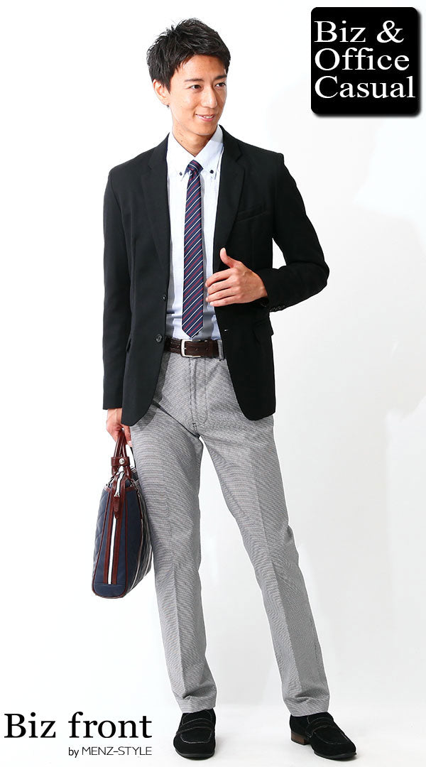 スリムシャツと黒ジャケットのコーデ例