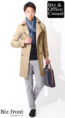 マフラーとトレンチコートのコーディネート例