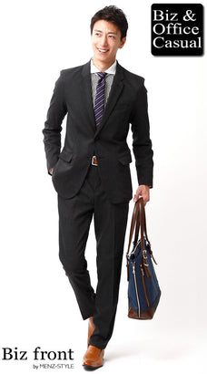 グレースーツとストライプシャツのコーデ例