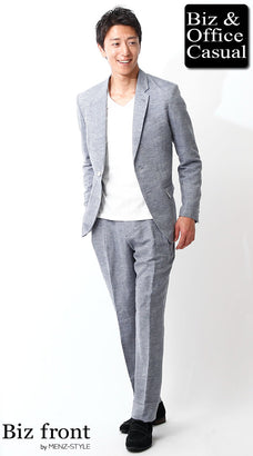 カジュアルスーツとTシャツのコーデ例