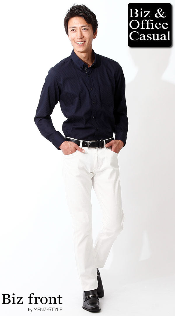 スリムシャツに合う白パンツ（タックイン）のコーデ例