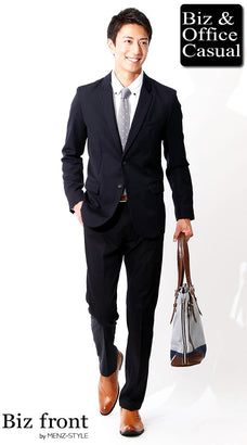 スーツと白シャツのコーデ例