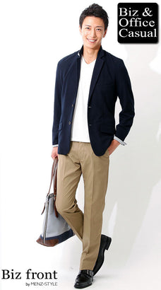 ネイビージャケット・紺ブレザーとTシャツ・カットソーのコーデ例