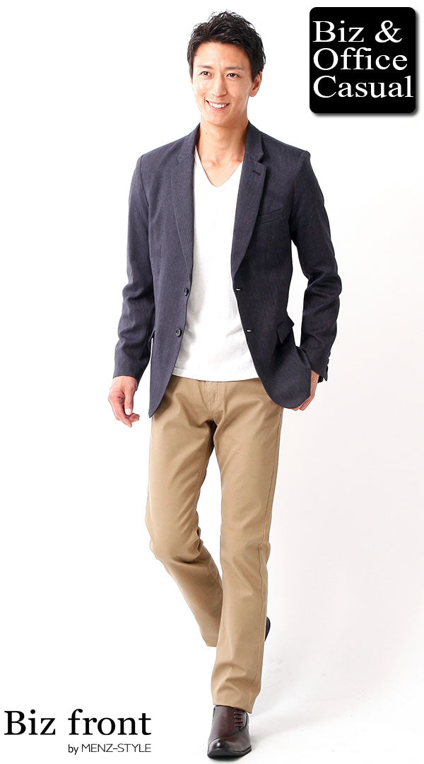 メンズにおすすめのヘリンボーンジャケットとベージュチノパンを使った春の大人カジュアルコーデ