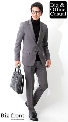 グレースーツ×ブラックタートルネックコーデ