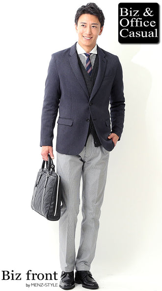 ストライプシャツとジャケットのコーデ例