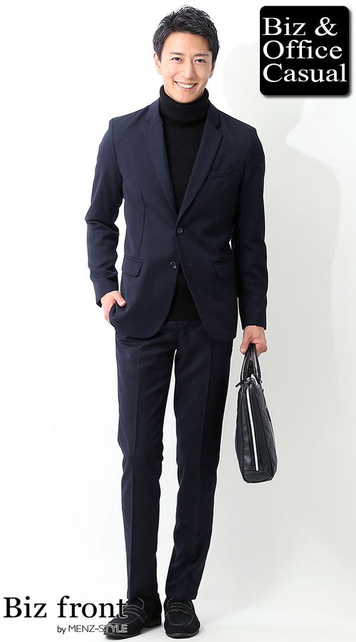 ネイビーセットアップに黒のタートルネックを合わせたビジネスカジュアルコーデ