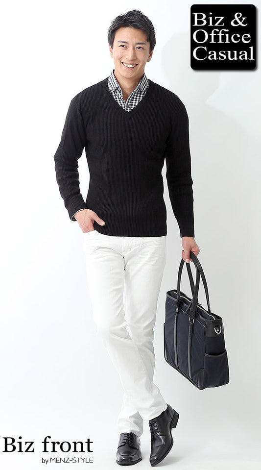 黒セーター×ギンガムチェックカジュアルシャツ×ホワイトデニム biz16-17aw_3073