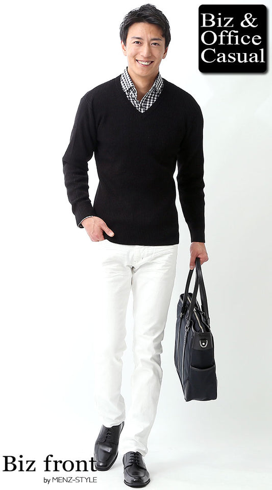 黒セーター×ギンガムチェックカジュアルシャツ×ホワイトデニム biz16-17aw_3075