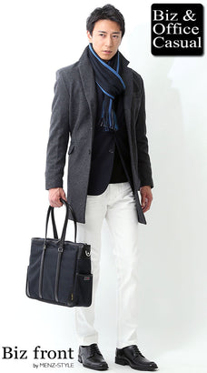 秋冬のビジネスコートとマフラーのコーディネート例