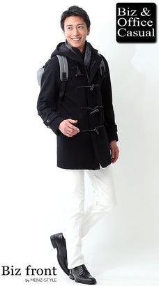 コートと白パンツのコーデ例