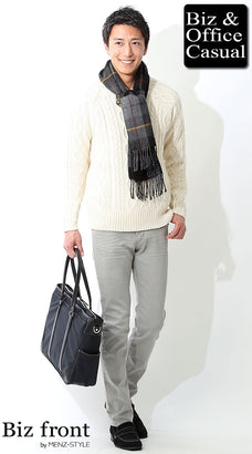 マフラーとセーターのコーディネート例