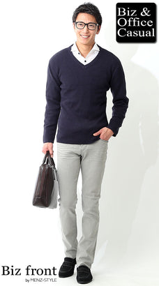 シャツとニットセーターのコーデ例