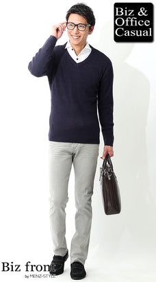 グレー｜スキニーパンツ・細身のスリムパンツとニットのコーデ例