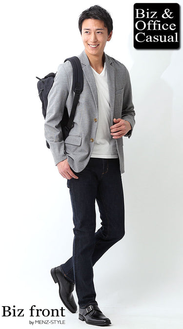 カッコいいグレーのテーラードジャケットとジーンズのコーデ例