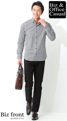 黒のチノパンのメンズコーデ例