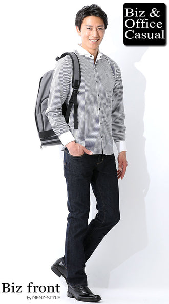 シャツとリュックのコーデ例