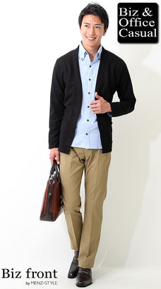 ベージュスラックスのコーデ例