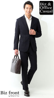 スーツと白シャツのコーデ例