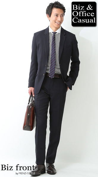 ワイシャツとネイビースーツのコーデ例