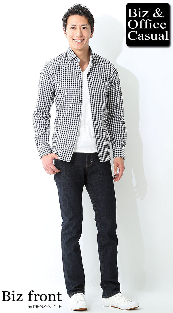 メンズのギンガムチェックシャツと濃色デニムを使った清潔感のあるカジュアルコーデ