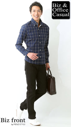 黒パンツとシャツのコーデ例