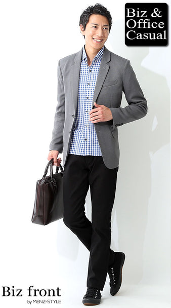 ギンガムチェックシャツ×ブラックパンツ