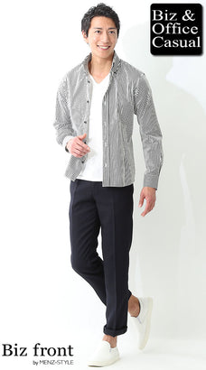 シャツと無地Tシャツのコーデ例