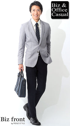 ネイビースラックスのコーデ例