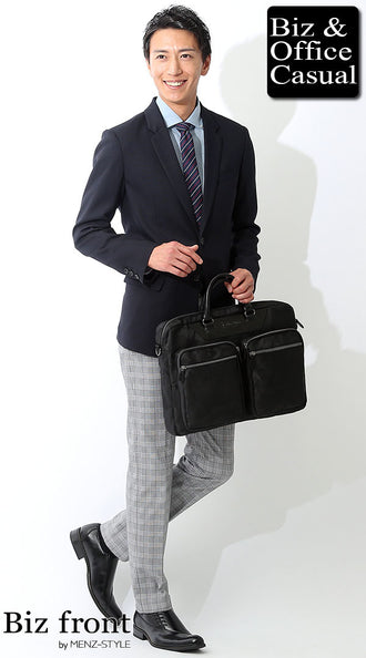 サックスシャツとジャケットのコーデ例