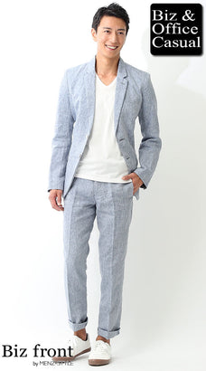 カジュアルスーツとスニーカーのコーデ例