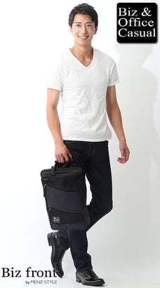 ジーンズ×Tシャツのコーデ例