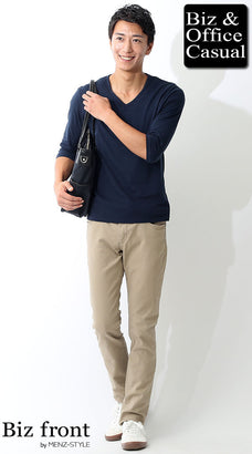 チノパン×Tシャツのコーデ例