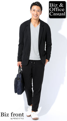 黒ジャケットと×Tシャツのコーデ例