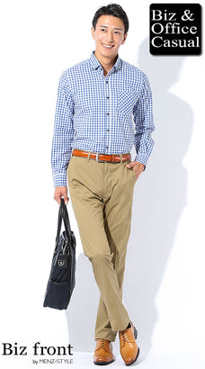 ベージュスラックスのコーデ例