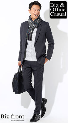 マフラーとスーツのコーディネート例