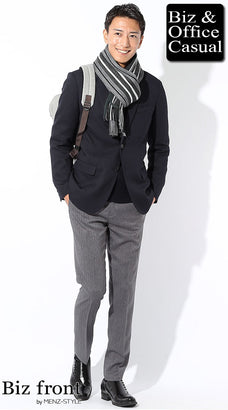 グレーのマフラーのコーディネート例