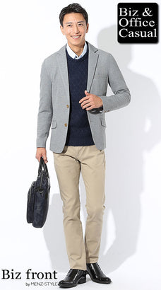 黒革靴とベージュパンツ・チノパンのコーデ例