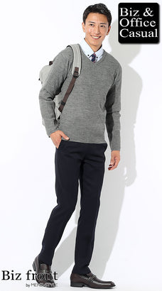 ビジネスリュックとニットのコーディネート例