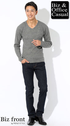 ネイビージーンズ（デニムパンツ）とニットのコーデ例