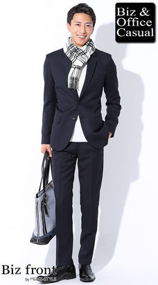 白・ホワイトのマフラーのコーデ例