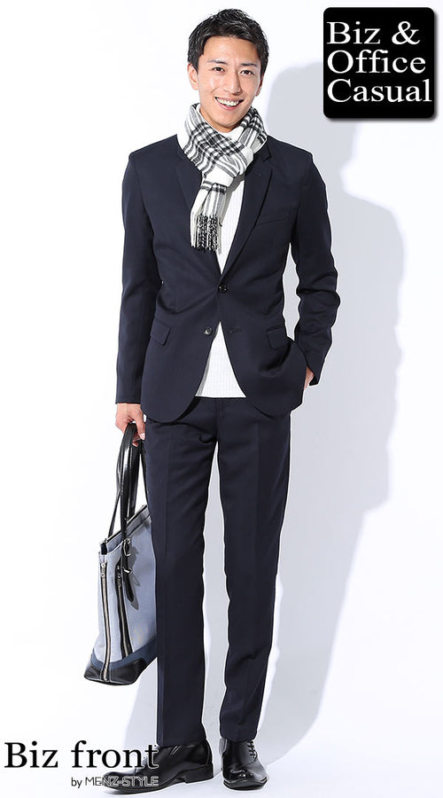 メンズにおすすめのウールジャケットを使ったデート・街歩きコーデ（ネイビージャケット×セットアップ×白ニット）