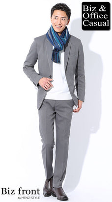 グレースーツに合うマフラーのコーデ例