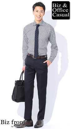 ネイビーパンツとこげ茶靴のコーデ例