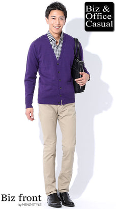 カーディガンとチェックシャツコーデ例