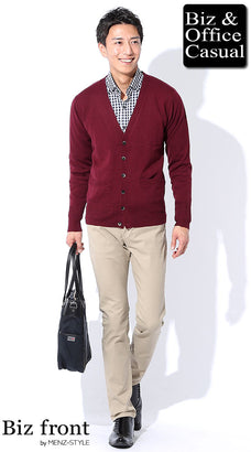 カーディガンとチェックシャツコーデ例