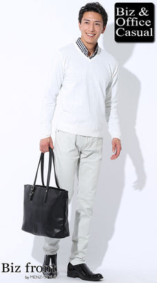 シャツとニットセーターのコーデ例